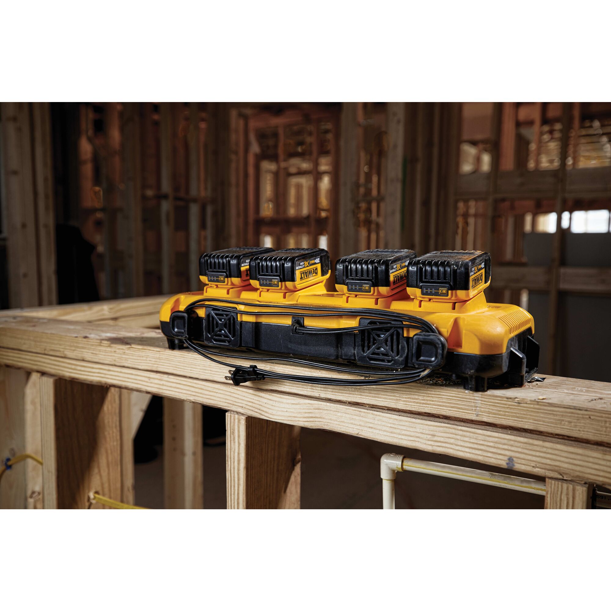 XR Multi Voltage 4 Port 8A Charger DEWALT