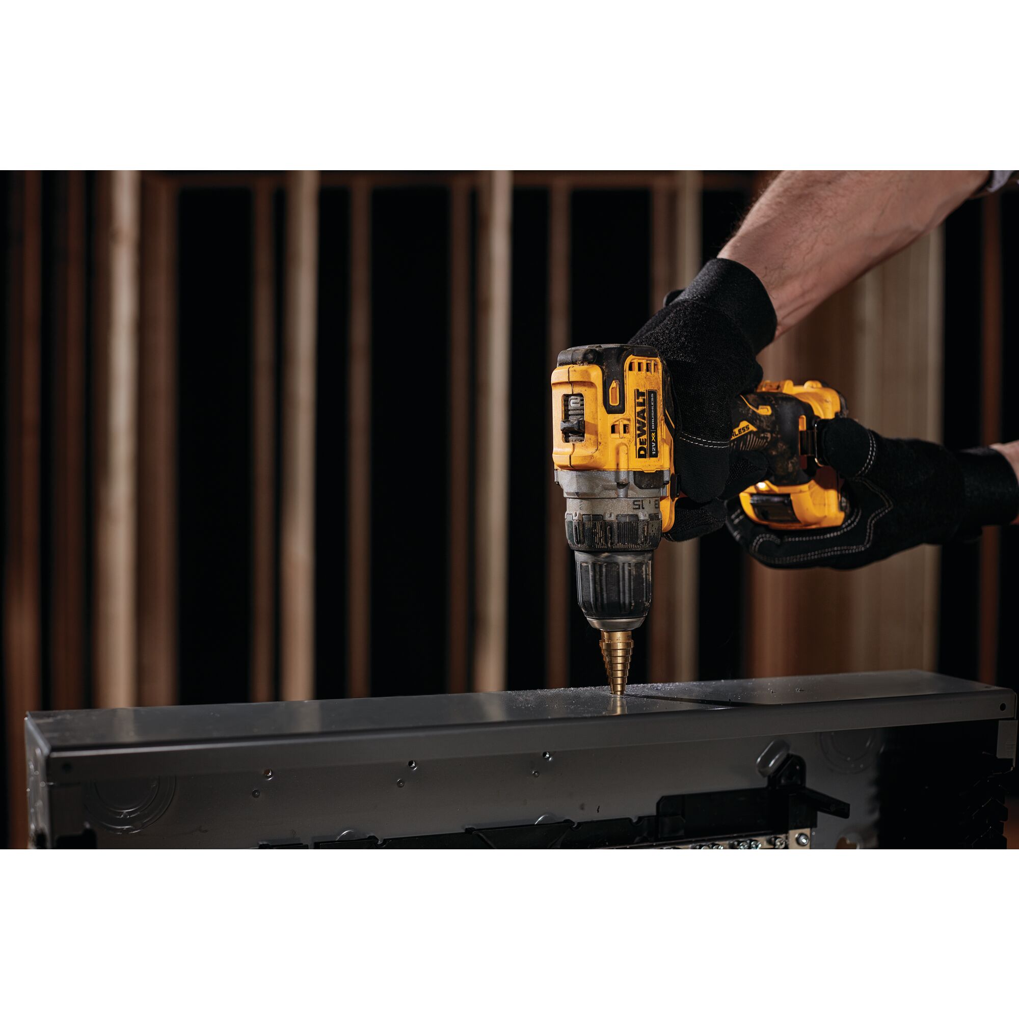 12V XR Brushless Sub Compact Drill Driver 2 X 2Ah DEWALT