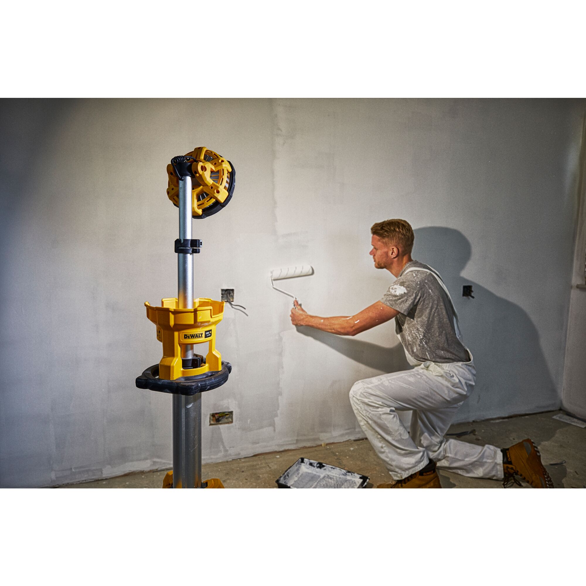 XR LED TRIPOD LIGHT DEWALT