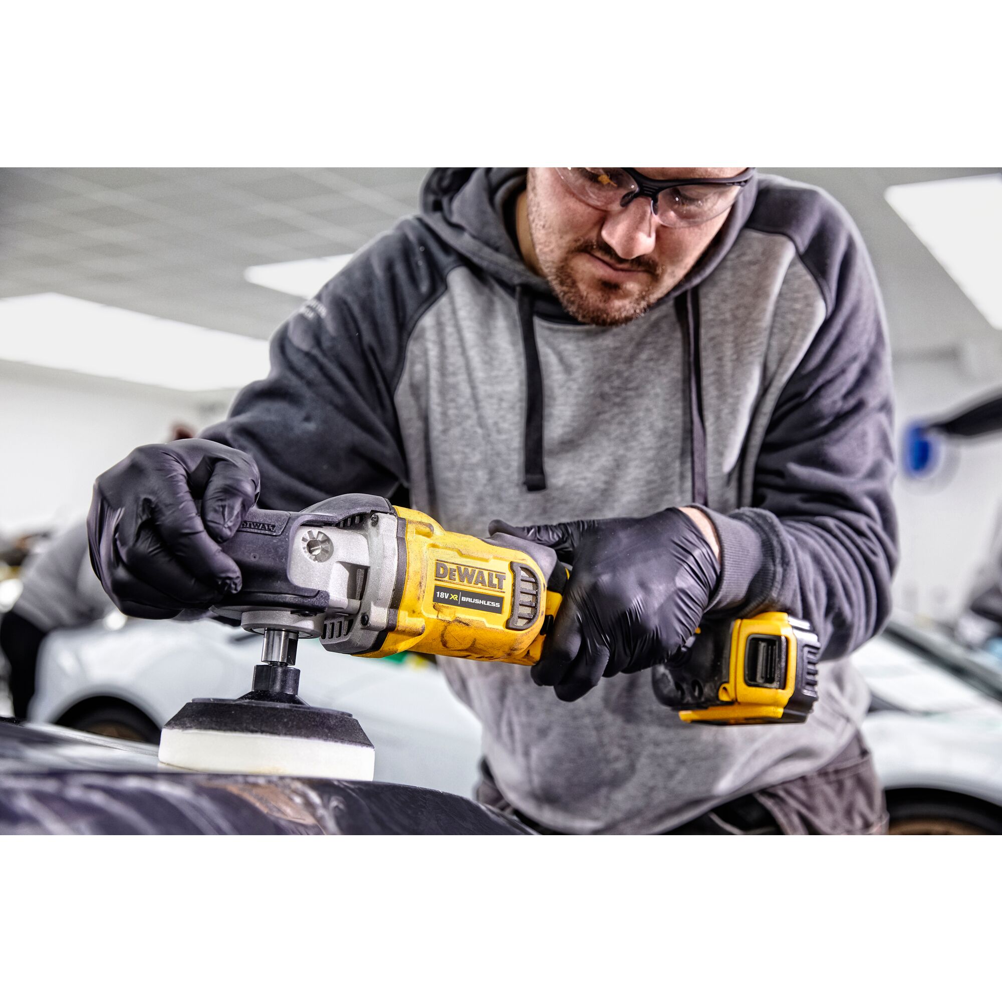 Dewalt dcm849p2 20v max cordless best sale variable speed rotary polisher kit