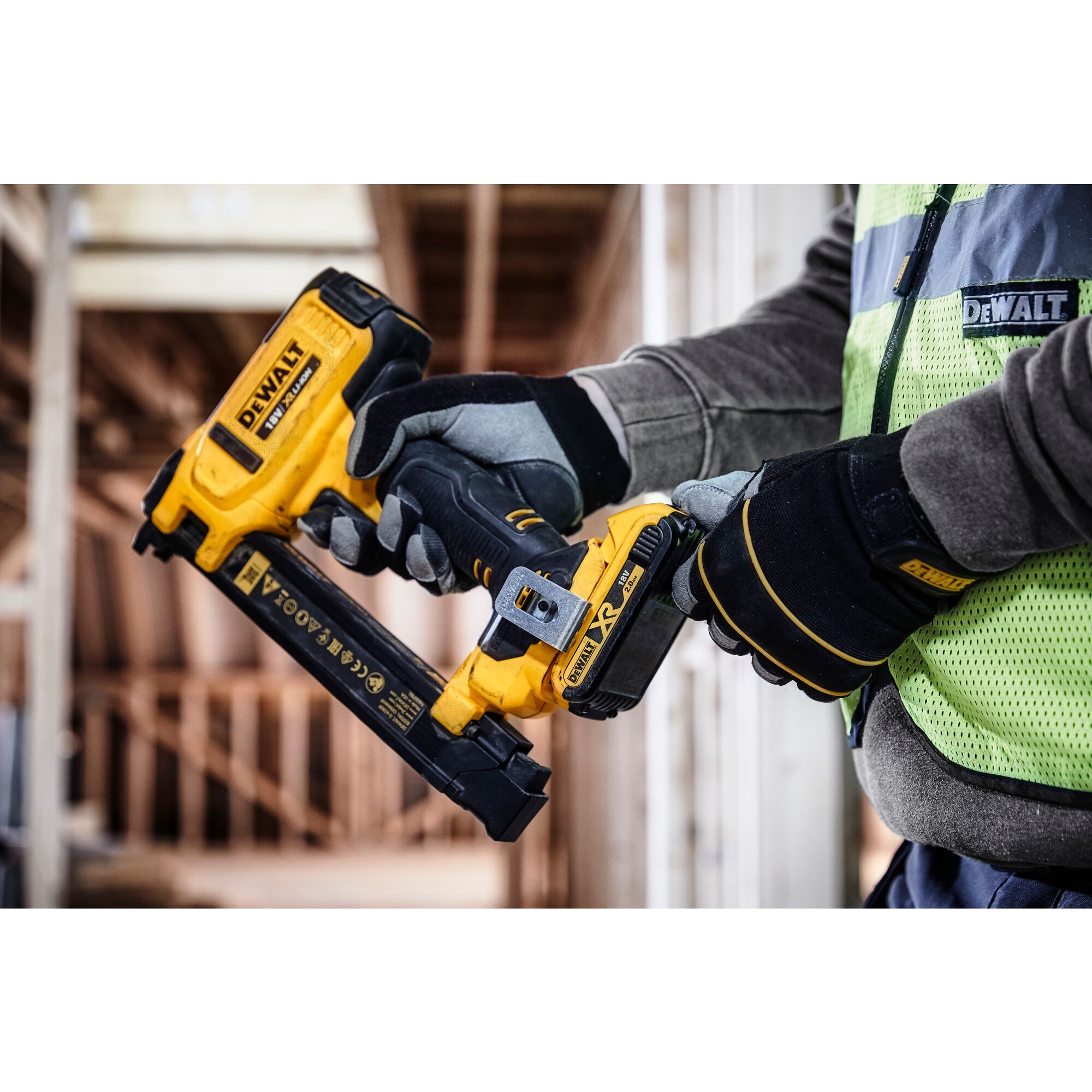 Dewalt 18v staple online gun