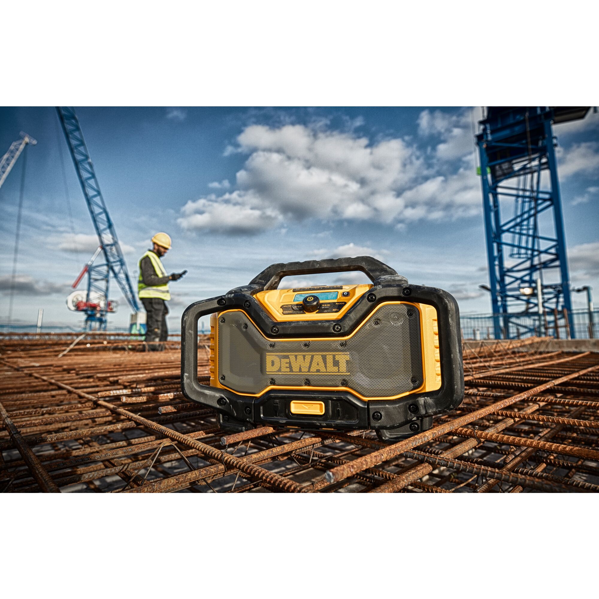 18V XR BLUETOOTH RADIO CHARGER DEWALT