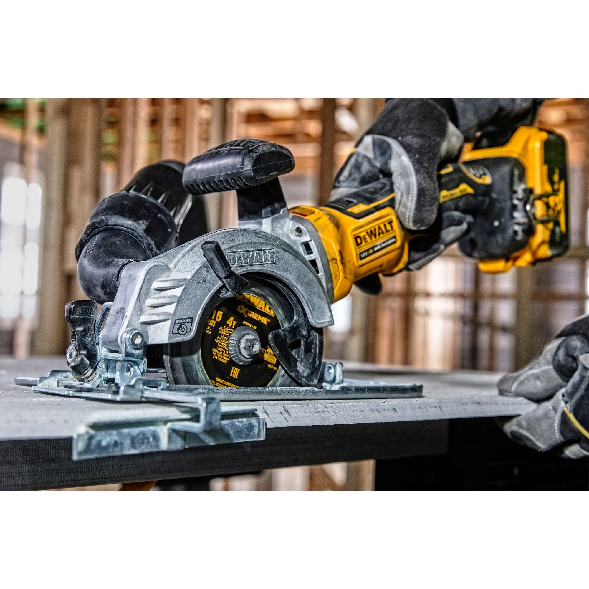 Cordless compact circular discount saw