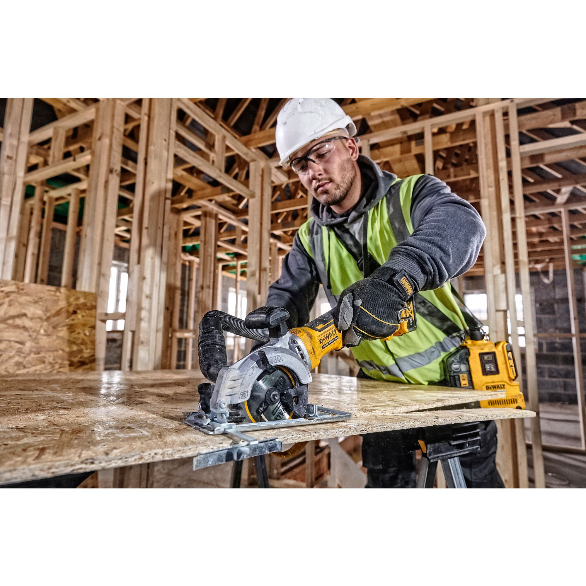 Dewalt brushless deals compact circular saw