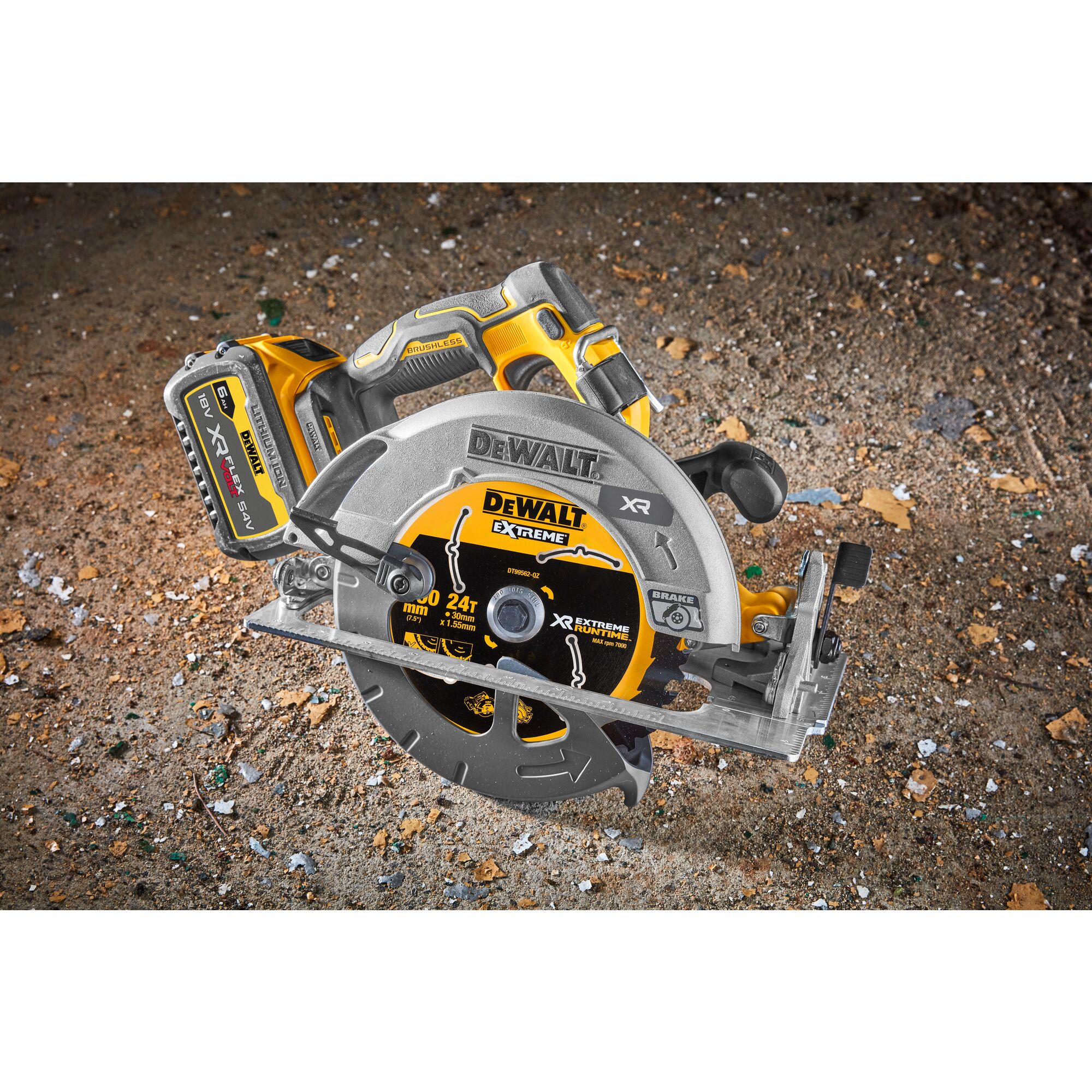 Dewalt 18v xr brushless circular online saw