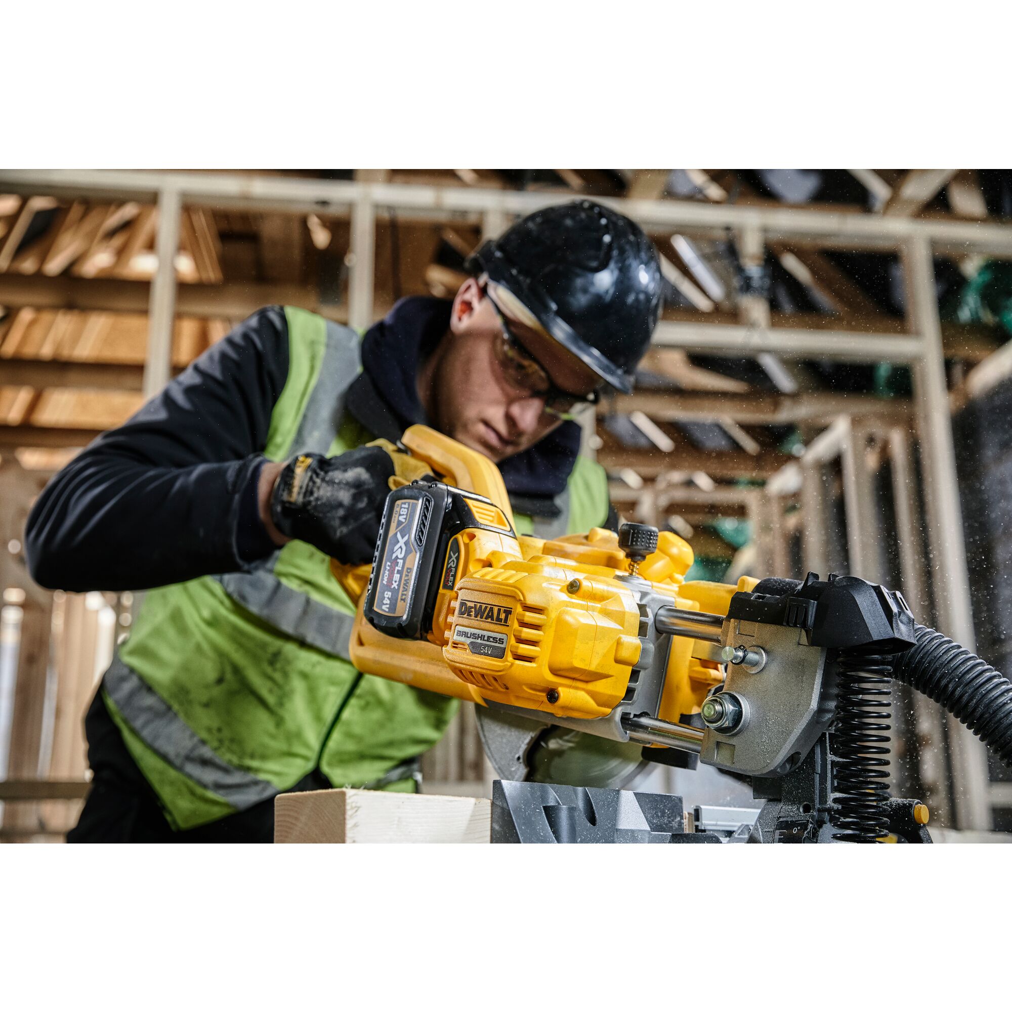 54V XR FLEXVOLT 216mm Mitre Saw 2 X 6Ah DEWALT