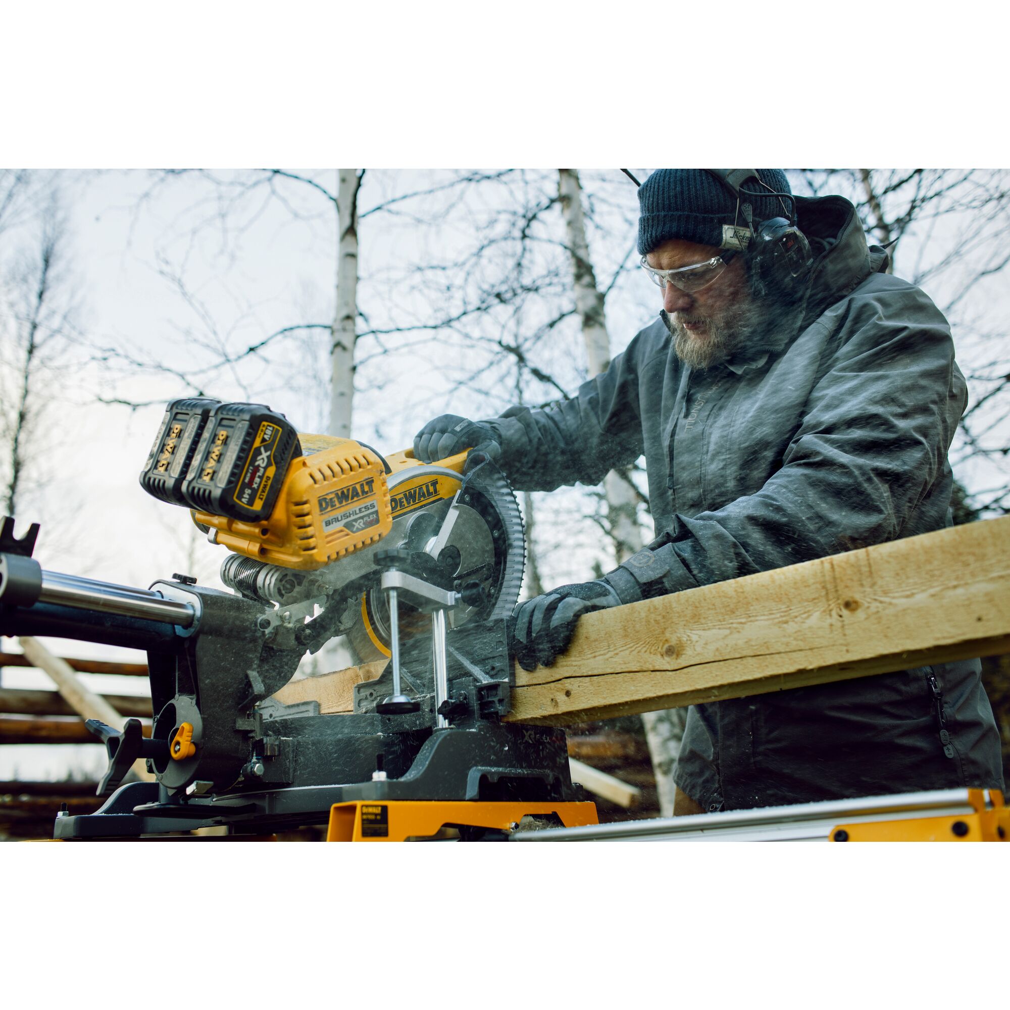 Dewalt flexvolt best sale 305 mitre saw