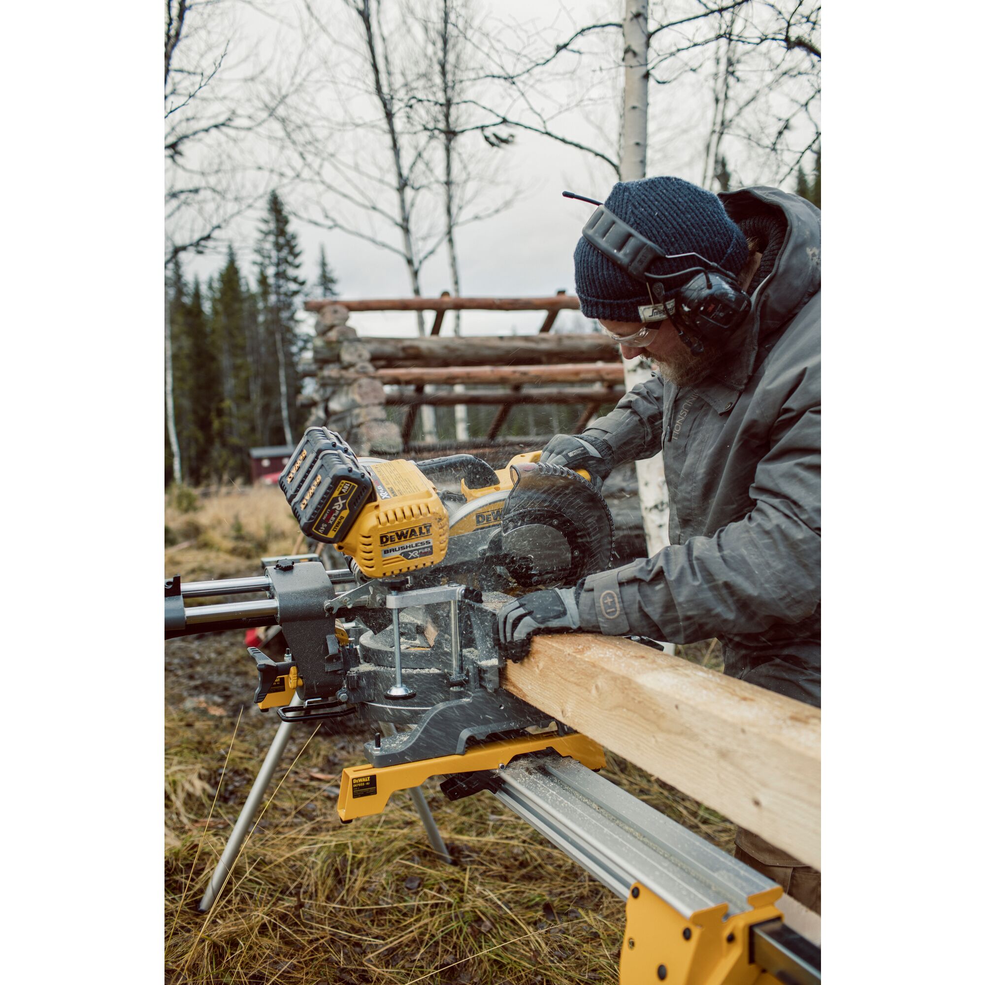 Dewalt 305 discount cordless mitre saw