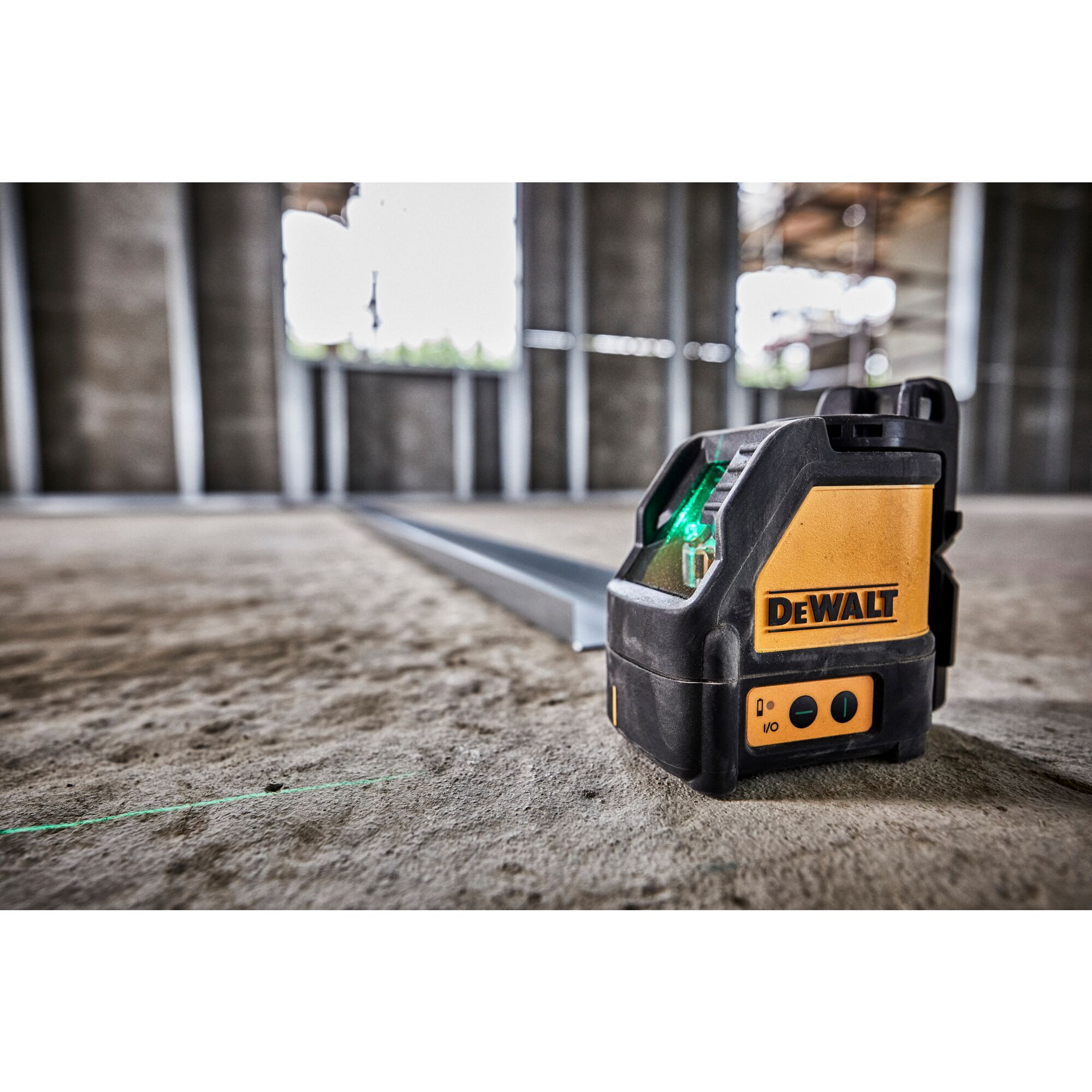 Dewalt dw088cg cross on sale line laser level