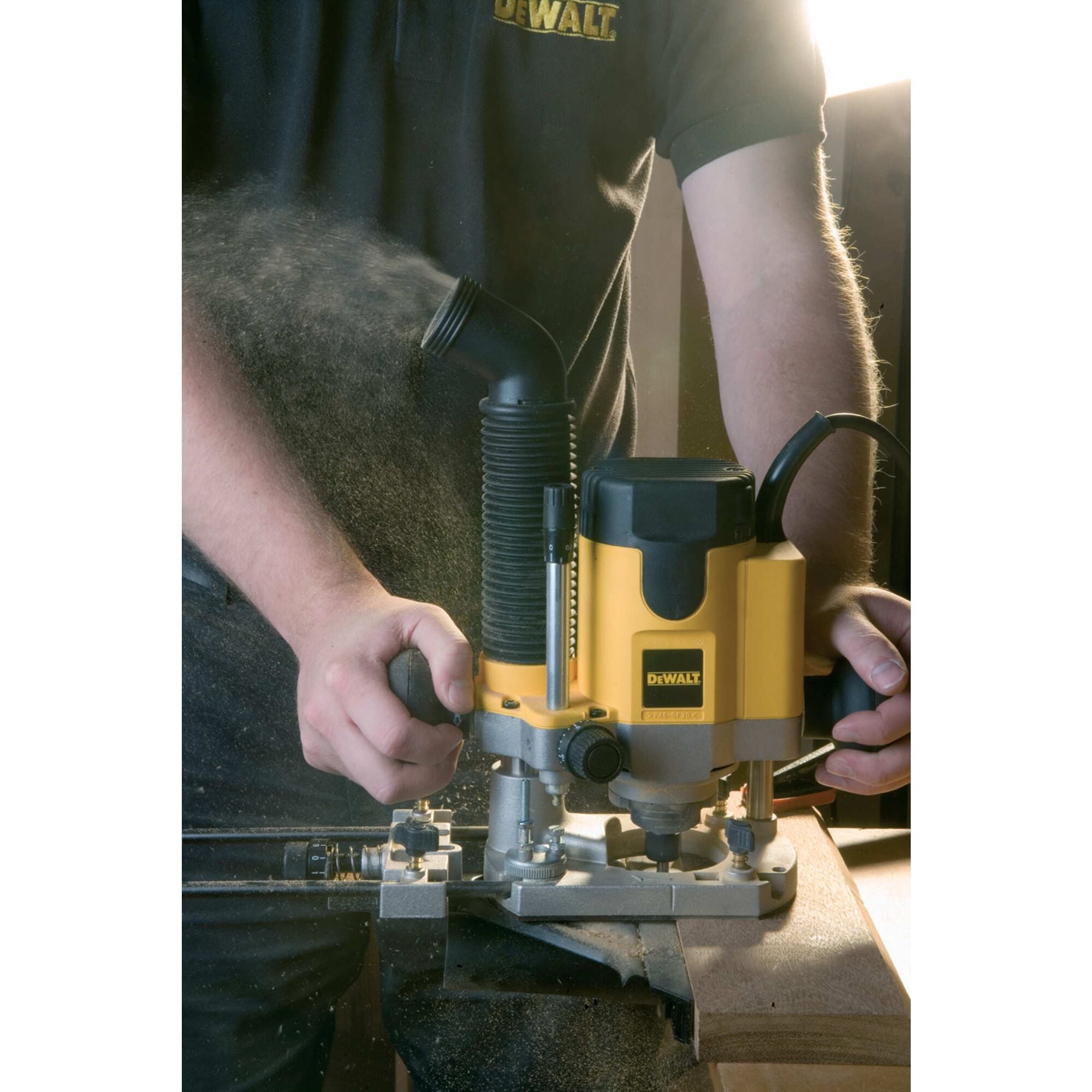 Dewalt best sale plunge router