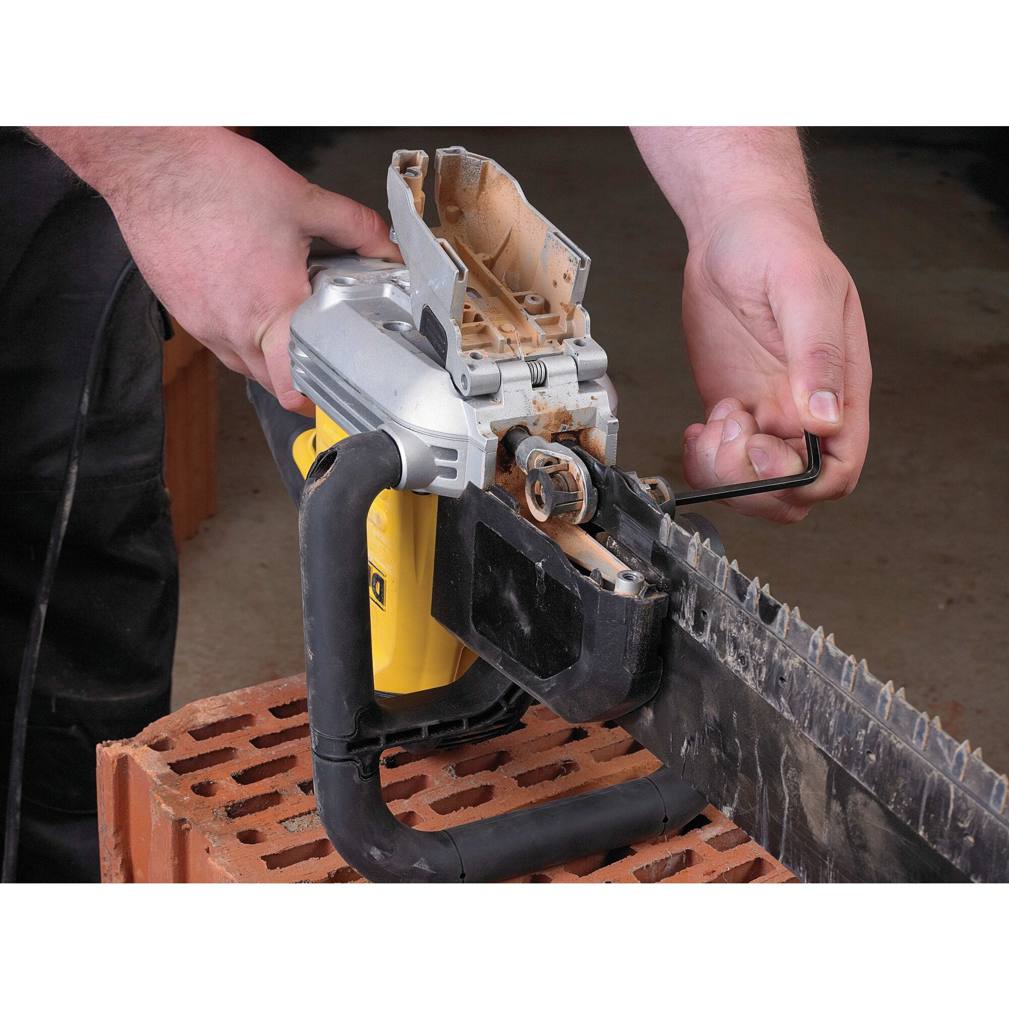 430mm Alligator Saw DEWALT