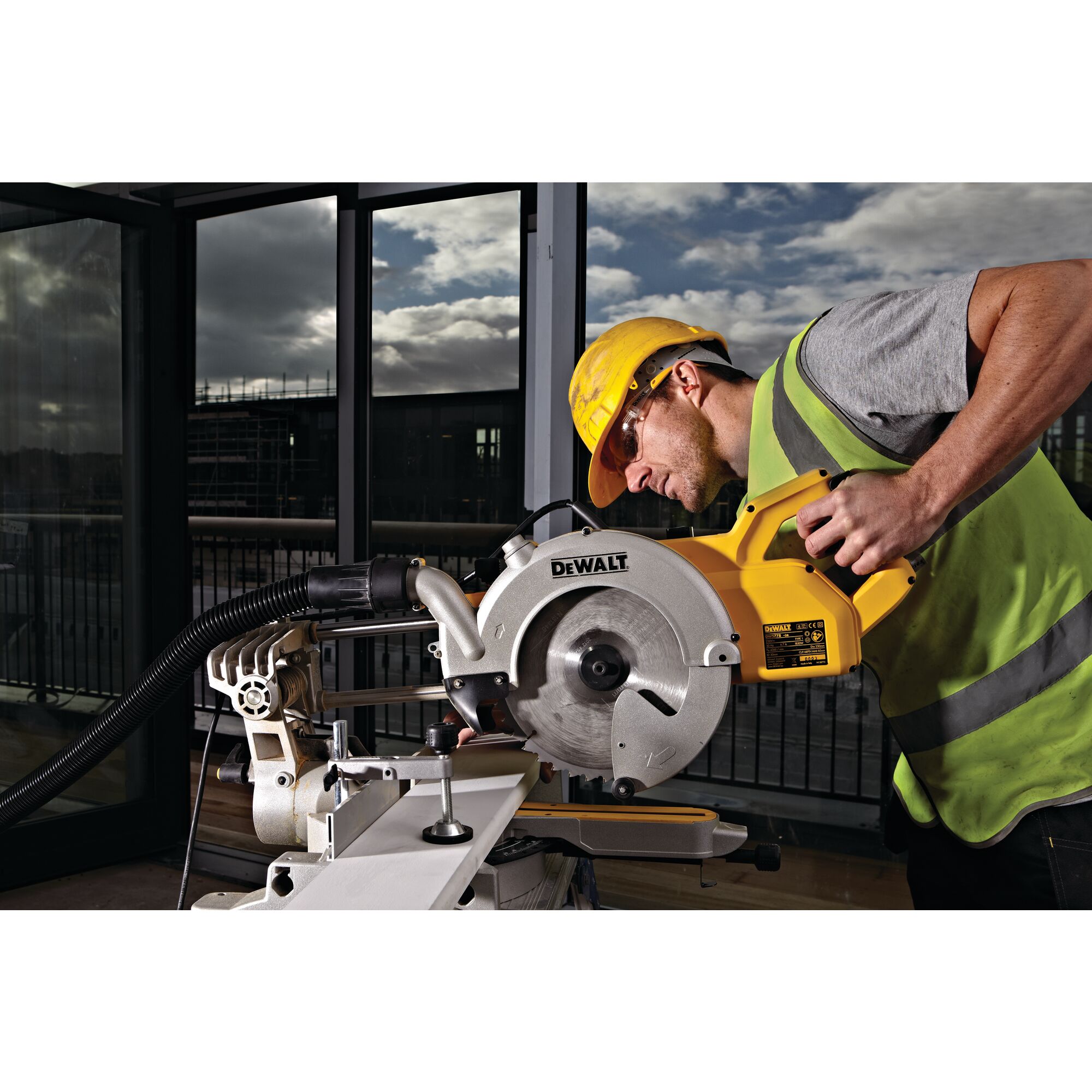 Dewalt flexvolt 250mm online mitre saw