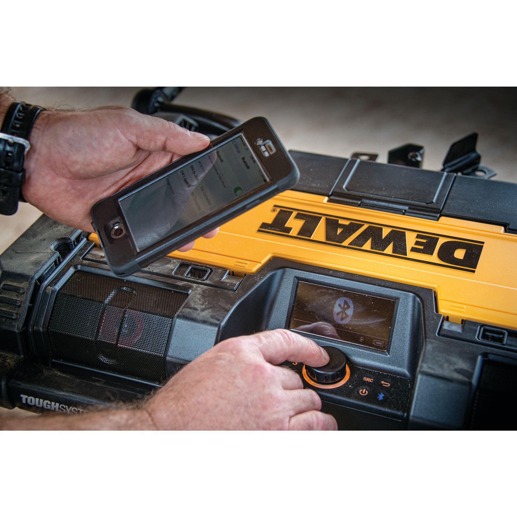 TOUGHSYSTEM Radio and XR Battery Charger DEWALT