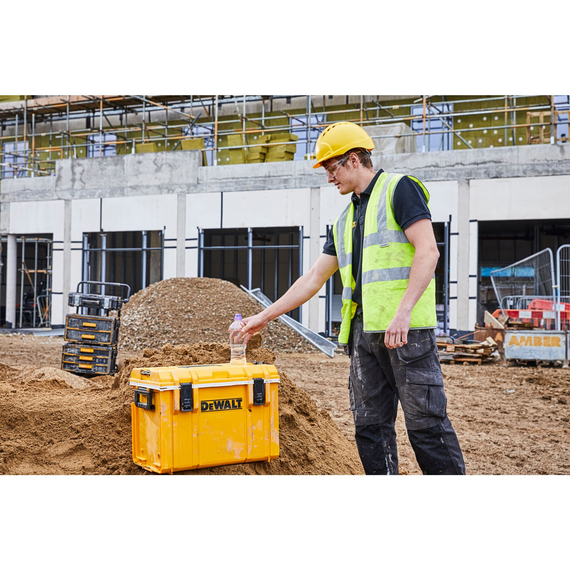 TOUGHSYSTEM® DS404 COOLER | DEWALT